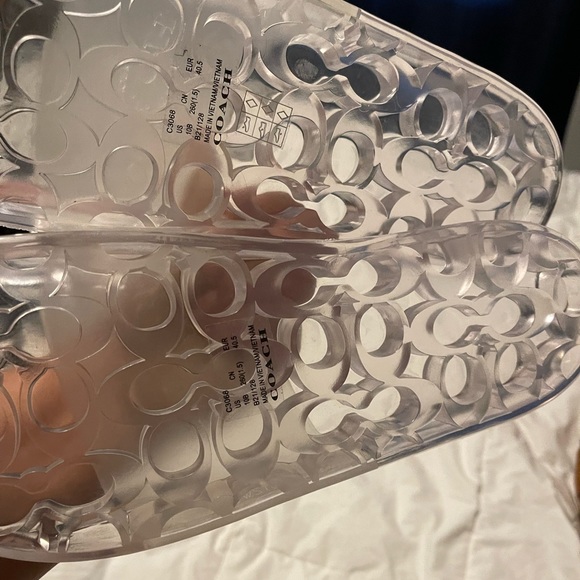 Ulyssa Logo Transparent Slides - Picture 4 of 6